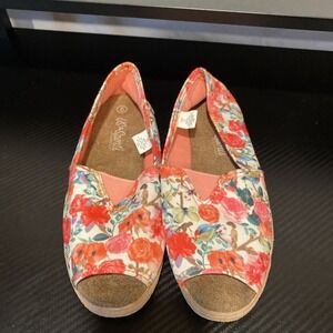 US Sports Slip On Shoes Girls Size 5 Floral Flat